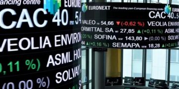 الأسهم الأوروبية تفتتح تعاملات الأسبوع على ارتفاع