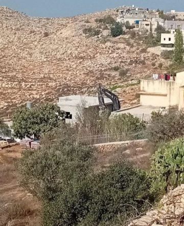 العدو الإسرائيلي يهدم منزلين في الولجة شمال غرب بيت لحم