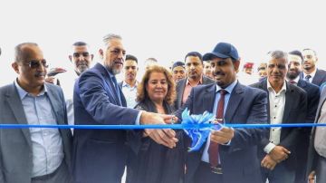 محافظ حضرموت وسفير الاتحاد الأوروبي يفتتحان مركز الصادرات السمكية بالمحافظة محافظ حضرموت وسفير الاتحاد الأوروبي يفتتحان مركز الصادرات السمكية بالمحافظة