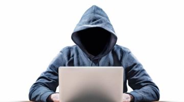 أمن المهرة يضبط شخصين في قضيتي ابتزاز إلكتروني أمن المهرة يضبط شخصين في قضيتي ابتزاز إلكتروني