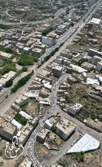 اعتداء وحشي على صحفي وزوجته أمام منزله في تعز