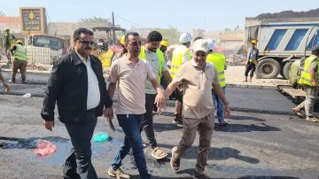 مدير عام المنصورة يتفقد الأعمال النهائية بمشروع إعادة تأهيل شارع الخمسين مدير عام المنصورة يتفقد الأعمال النهائية بمشروع إعادة تأهيل شارع الخمسين