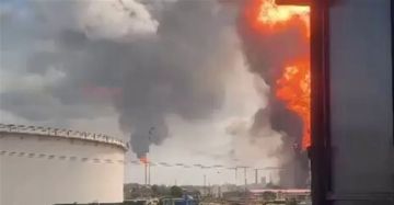 حريق هائل في مشروع نفطي شرق فنزويلا حريق هائل في مشروع نفطي شرق فنزويلا