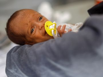 الشتاء يفاقم معاناة النازحين بغزة الشتاء يفاقم معاناة النازحين بغزة