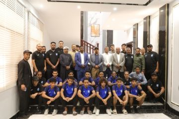 المحافظ بن ماضي يستقبل بعثة نادي تضامن حضرموت ويثمن مشاركتهم الخليجية