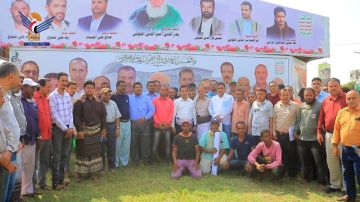 قيادة وكوادر شركة النفط بالحديدة تزور معرض وروضة الشهداء