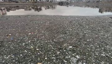 مخاوف من فيضان بركة الصرف الصحي في غزة بعدما دمر العدو جزء من سورها مخاوف من فيضان بركة الصرف الصحي في غزة بعدما دمر العدو جزء من سورها