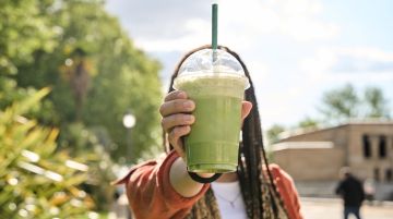 هل تناول (الماتشا) يسبب تساقط الشعر؟.. إليك الحقيقة هل تناول (الماتشا) يسبب تساقط الشعر؟.. إليك الحقيقة