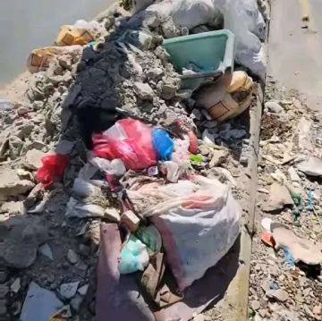 غضب شعبي عارم في تعز ضد ”تشويه” الأرصفة بمخلفات البناء.. مطالبات بتشديد الرقابة وحماية المظهر الحضاري