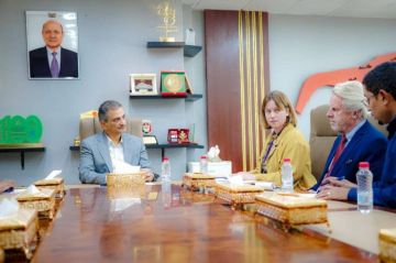 محافظ عدن يبحث مع وفد هولندي تطوير مؤسسة المياه والصرف محافظ عدن يبحث مع وفد هولندي تطوير مؤسسة المياه والصرف