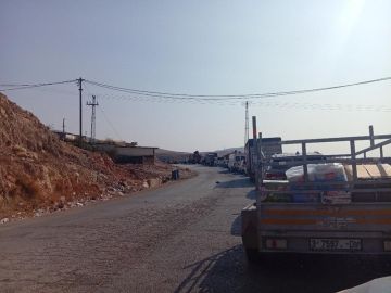 العدو الإسرائيلي يغلق طريقا جنوب نابلس ويقتحم السيلة الحارثية ويعتدي على فلسطيني بالضرب.. ويشدد إجراءاته العسكرية على حاجز الحمرا العدو الإسرائيلي يغلق طريقا جنوب نابلس ويقتحم السيلة الحارثية ويعتدي على فلسطيني بالضرب.. ويشدد إجراءاته العسكرية على حاجز الحمرا