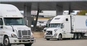 دخول الرسوم الجمركية الأمريكية على الشاحنات والحافلات حيز التنفيذ