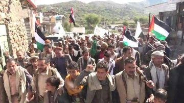 مسيرات جماهيرية في محافظة صنعاء تأكيدا على الجهوزية للجولة القادمة من الصراع مسيرات جماهيرية في محافظة صنعاء تأكيدا على الجهوزية للجولة القادمة من الصراع