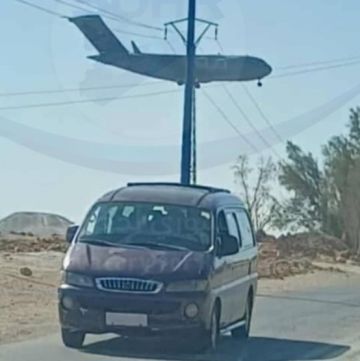 هبوط طائرة شحن عسكرية أمريكية في قاعدة الشدادي جنوب مدينة الحسكة السورية هبوط طائرة شحن عسكرية أمريكية في قاعدة الشدادي جنوب مدينة الحسكة السورية