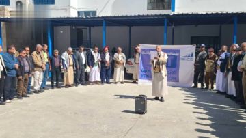 وقفة لمنتسبي صندوق النظافة في الأمانة وفاء للشهداء ومباركة للإنجاز الأمني وقفة لمنتسبي صندوق النظافة في الأمانة وفاء للشهداء ومباركة للإنجاز الأمني