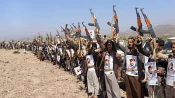 وقفة مسلحة لقبائل قعطبة في الضالع وفاء لدماء الشهداء وتأكيد الجهوزية العالية