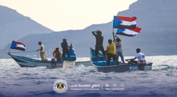 انتقالي العاصمة عدن ينظم كرنفالا بحريا ضخما للزوارق في مديرية البريقة