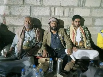 تحدي في مأرب.. عميد ركن يعتصم مع الجرحى ويقرر عدم المغادرة حتى صرف الرواتب تحدي في مأرب.. عميد ركن يعتصم مع الجرحى ويقرر عدم المغادرة حتى صرف الرواتب