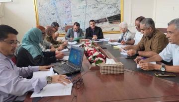 عدن تناقش مستوى تنفيذ المشاريع الاستثمارية في مديرية المنصورة بنسبة إنجاز 94 