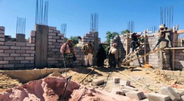 مأمور الشعيب يتفقد مشروع بناء ثانوية الشهيد واعد للبنات بعاصمة المديرية