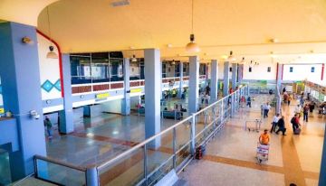 مطار عدن تحت تهديد الحوثي مجددا.. تصعيد يهدد حركة النقل والاستثمار في اليمن