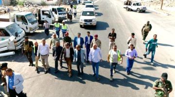 محافظ حضرموت يتفقد جسر المنورة بالمكلا