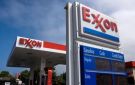 إكسون موبيل وشيفرون تدرسان الاستحواذ على أصول لوك أويل
