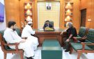 محافظ حضرموت يبحث مع المسؤولين في مركز الكلى ومؤسسة نهد آليات تطوير المركز