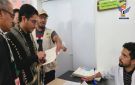 وكيل وزارة الصحة يطلع على الخدمات الصحية بالمخيم الطبي المجاني في الحديدة