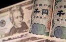 الين الياباني يتراجع أمام الدولار وسط ترقب لتدخل حكومي