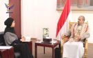 نائب وزير الخارجية يلتقي رئيسة بعثة اللجنة الدولية للصليب الأحمر بصنعاء