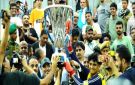 الرئيس الزبيدي يتوج فريق وحدة عدن بكأس بطولة العاصمة