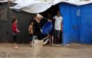 غزة تحت المطر: خيام تغرق وأطفال يرتجفون والشتاء يتحول إلى تهديد لحياة النازحين - ye
