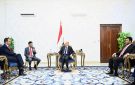 الرئيس العليمي خلال استقباله وزيرا بريطانيا في عدن: لا سلام دون احتكار الدولة للسلاح ومحاسبة المليشيات المسلحة