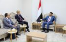 عضو مجلس القيادة الرئاسي الدكتور عبدالله العليمي يلتقى المبعوث الأممي إلى اليمن