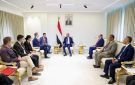بحضور وزير الخارجية.. رئيس الوزراء يؤكد لوزير بريطاني في عدن التزام اليمن بمرجعيات الحل الثلاث