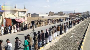 وقفة قبلية مسلحة في صنعاء الجديدة لتأكيد الجهوزية لمواجهة الأعداء وقفة قبلية مسلحة في صنعاء الجديدة لتأكيد الجهوزية لمواجهة الأعداء