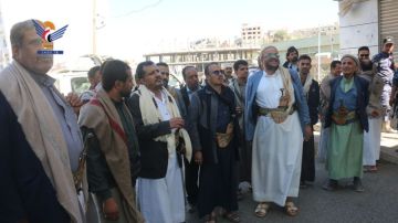 المساوى ومهدي يطلعان على سير العمل بالمنفذ الشرقي لمدينة تعز المساوى ومهدي يطلعان على سير العمل بالمنفذ الشرقي لمدينة تعز