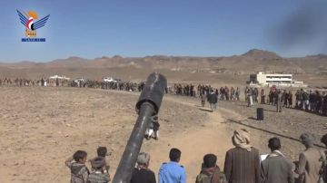 صنعاء.. وقفة قبلية مسلحة في مديرية بني حشيش تنديدا بالإساءة للقرآن الكريم