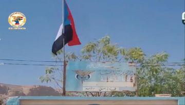 إعلان مرحلة السيادة الجديدة.. راية الجنوب العربي تعود شامخة فوق المؤسسات الحكومية في تريم إعلان مرحلة السيادة الجديدة.. راية الجنوب العربي تعود شامخة فوق المؤسسات الحكومية في تريم