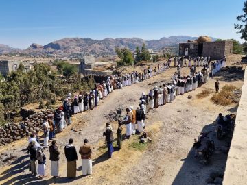 وقفات في ذمار تأكيدا على الجهوزية العالية لمواجهة الأعداء وتنديدا بجرائم العدو الصهيوني