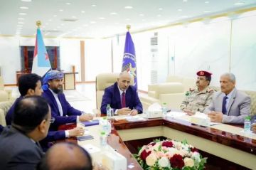بحضور وزير الدفاع وأبوزرعة.. عيدروس الزبيدي يعقد اجتماعا عسكريا في عدن ويتخذ قرارات بعد تطورات حضرموت والمهرة بحضور وزير الدفاع وأبوزرعة.. عيدروس الزبيدي يعقد اجتماعا عسكريا في عدن ويتخذ قرارات بعد تطورات حضرموت والمهرة
