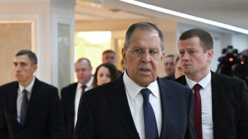 لافروف: روسيا سترد على نشر أي وحدات أجنبية في أوكرانيا وهي مستعدة لذلك لافروف: روسيا سترد على نشر أي وحدات أجنبية في أوكرانيا وهي مستعدة لذلك