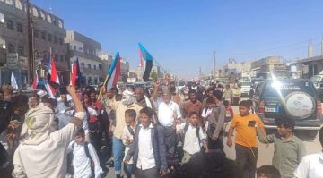 انتقالي ميفعة ينظم مسيرة جماهيرية احتفالا بانتصارات القوات الجنوبية في عارين وحضرموت