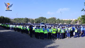 شرطة المرور تنظم وقفة احتجاجية تنديدا بجريمة الإساءة الأمريكية للقرآن الكريم شرطة المرور تنظم وقفة احتجاجية تنديدا بجريمة الإساءة الأمريكية للقرآن الكريم