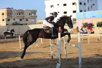 فلسطين تتوج بلقب بطولة آسيا للفروسية للقفز على الحواجز فلسطين تتوج بلقب بطولة آسيا للفروسية للقفز على الحواجز
