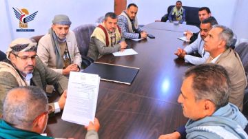 مناقشة التنسيق بين مكتب الأوقاف وهيئة الأراضي بمحافظة صنعاء