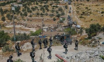 تحليق مكثف لطيران العدو الإسرائيلي في دمشق بالتزامن مع توغل دورية لريف القنيطرة تحليق مكثف لطيران العدو الإسرائيلي في دمشق بالتزامن مع توغل دورية لريف القنيطرة