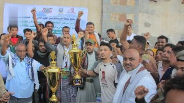 عطيفي يكرم بطل دوري الشهيد الغماري لكرة القدم في الحديدة عطيفي يكرم بطل دوري الشهيد الغماري لكرة القدم في الحديدة