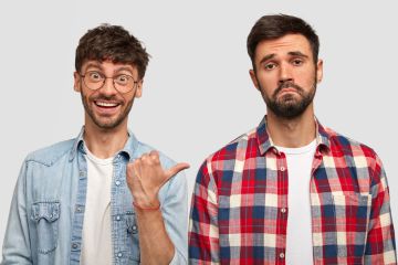 كيفية التعامل مع صديق غيور من دون خسارته